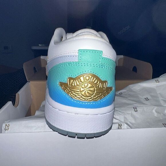 Air Jordan 1 Low SE (Brand New) - Picture 2 of 5